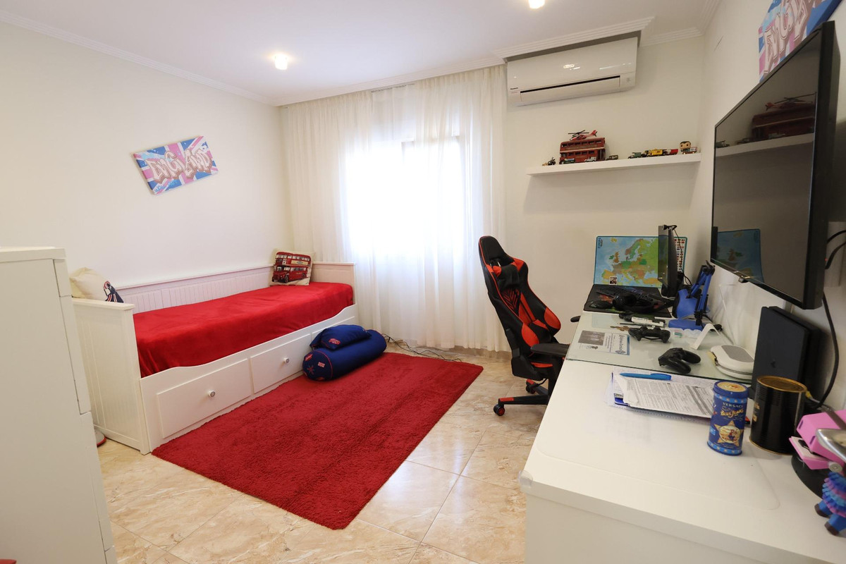 5 Bed Townhouse for sale in Torrevieja Costa Blanca, Alicante, Spain