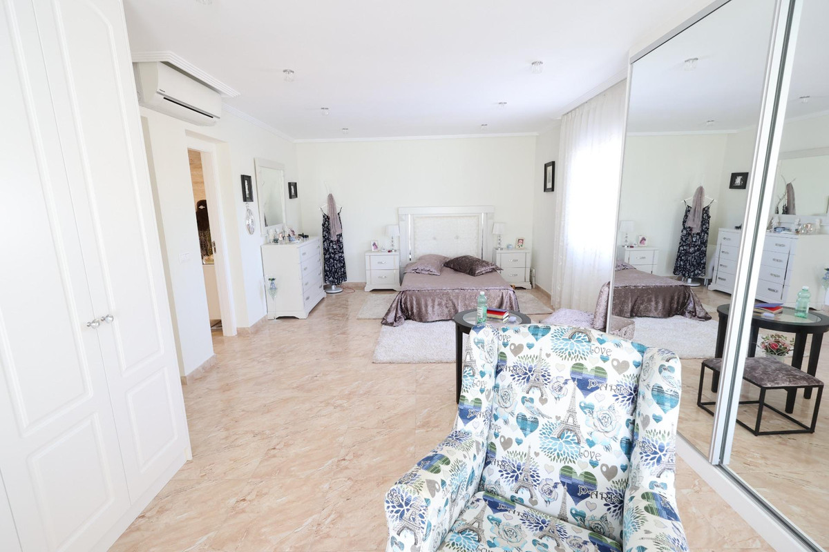5 Bed Townhouse for sale in Torrevieja Costa Blanca, Alicante, Spain