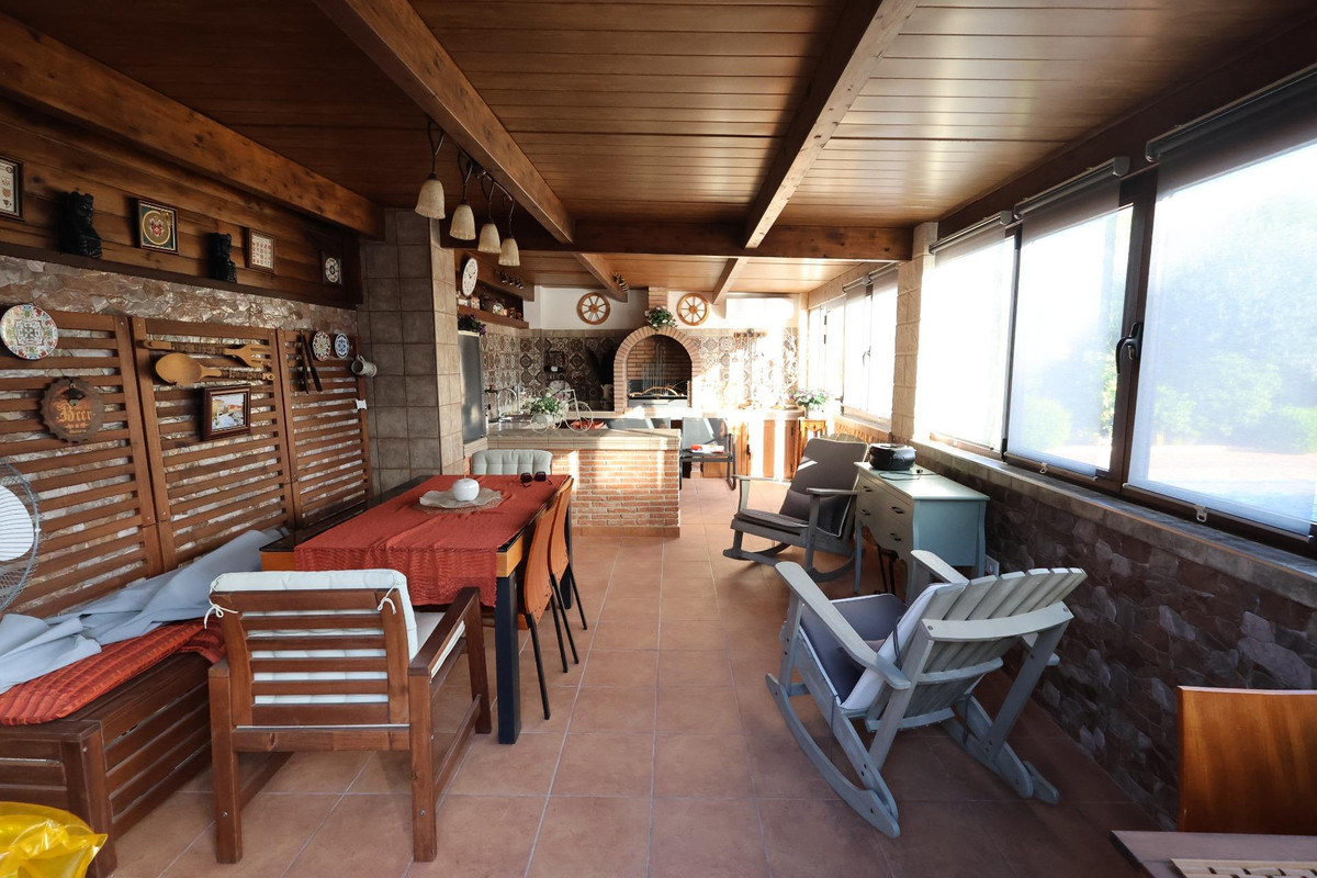 5 Bed Townhouse for sale in Torrevieja Costa Blanca, Alicante, Spain