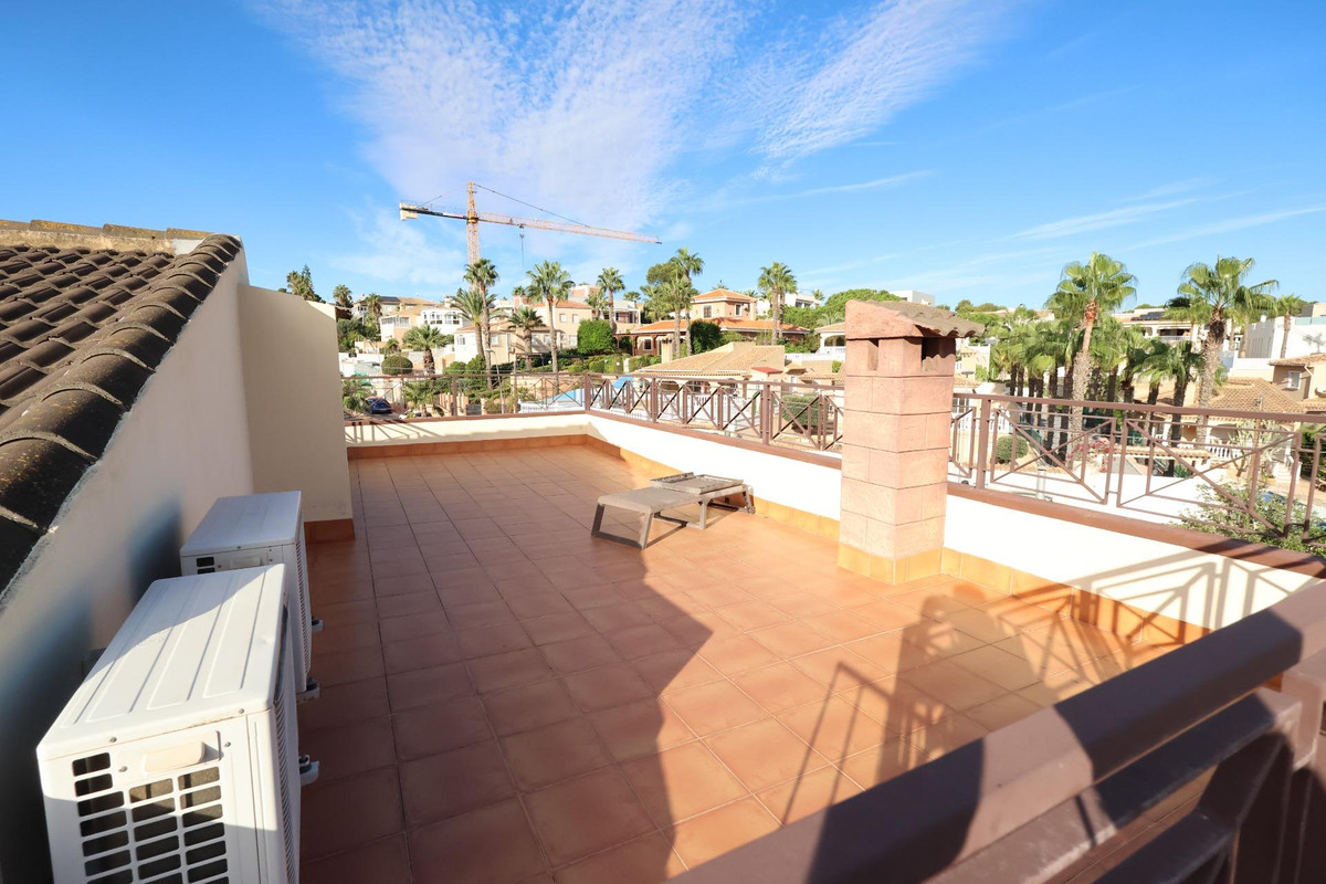 5 Bed Townhouse for sale in Torrevieja Costa Blanca, Alicante, Spain