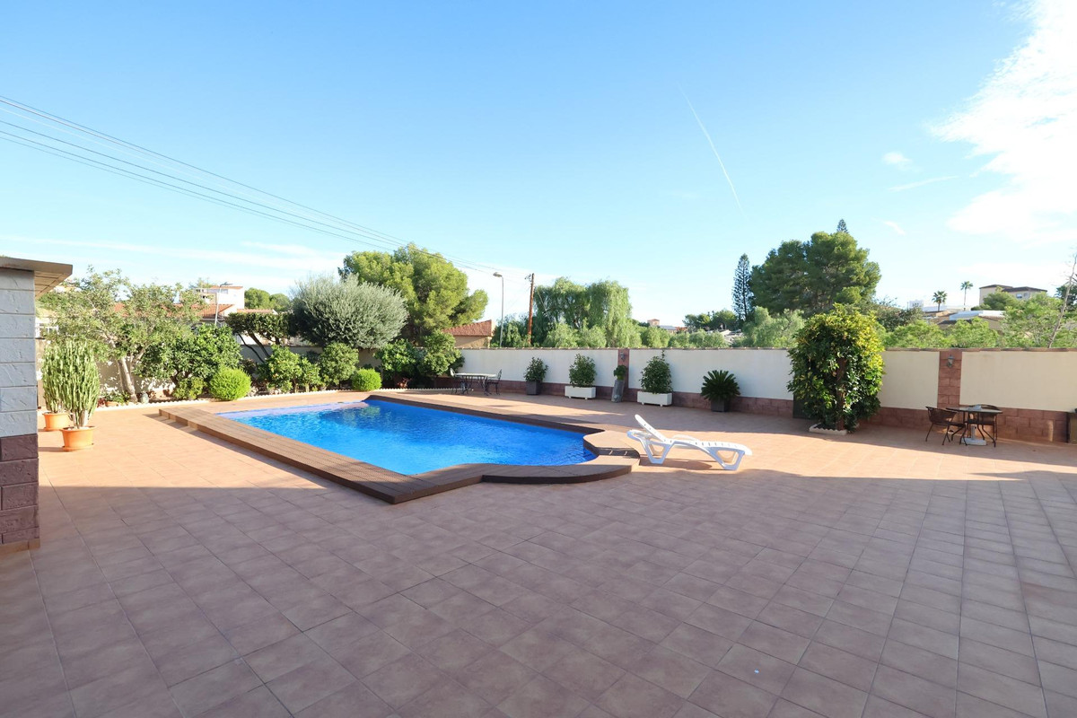 5 Bed Townhouse for sale in Torrevieja Costa Blanca, Alicante, Spain