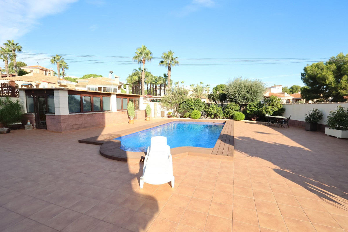 5 Bed Townhouse for sale in Torrevieja Costa Blanca, Alicante, Spain