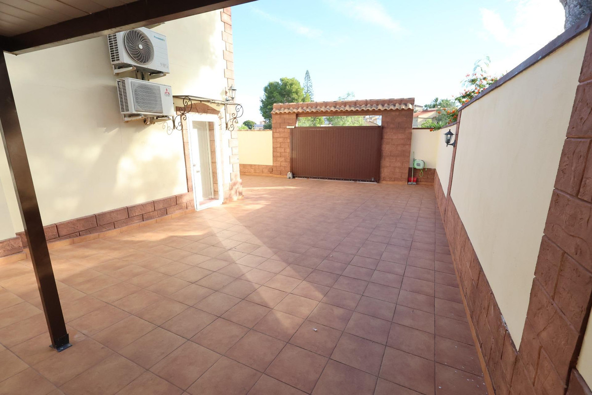 5 Bed Townhouse for sale in Torrevieja Costa Blanca, Alicante, Spain