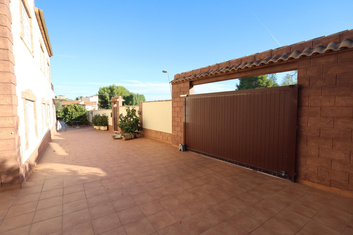 5 Bed Townhouse for sale in Torrevieja Costa Blanca, Alicante, Spain