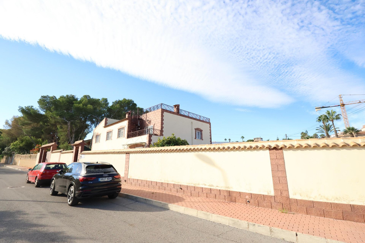 5 Bed Townhouse for sale in Torrevieja Costa Blanca, Alicante, Spain