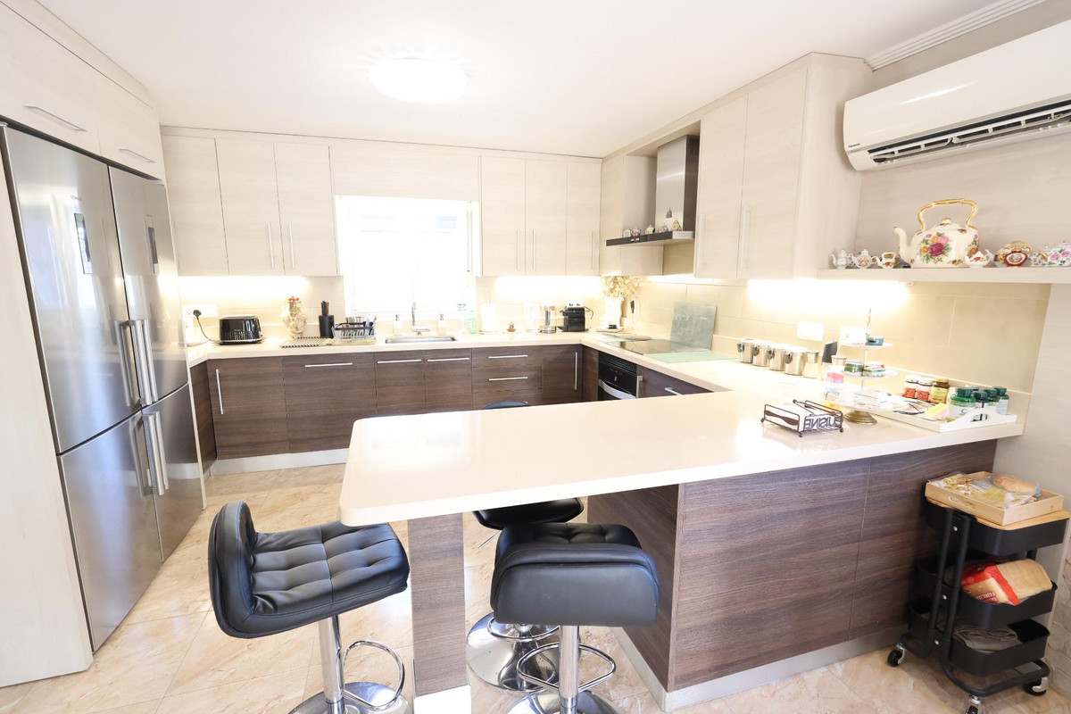 5 Bed Townhouse for sale in Torrevieja Costa Blanca, Alicante, Spain