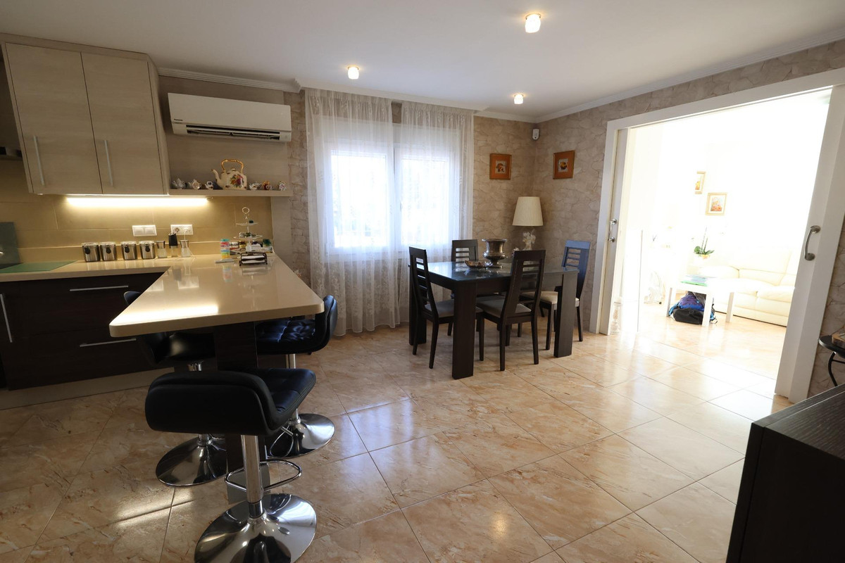 5 Bed Townhouse for sale in Torrevieja Costa Blanca, Alicante, Spain