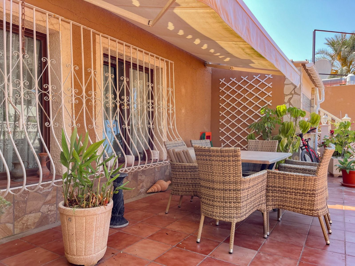 6 Bed Townhouse for sale in La Marina Costa Blanca, Alicante, Spain