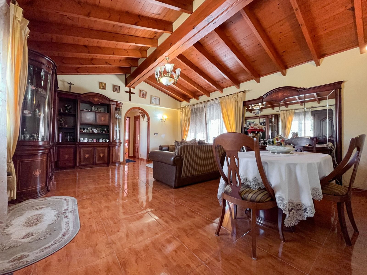 6 Bed Townhouse for sale in La Marina Costa Blanca, Alicante, Spain