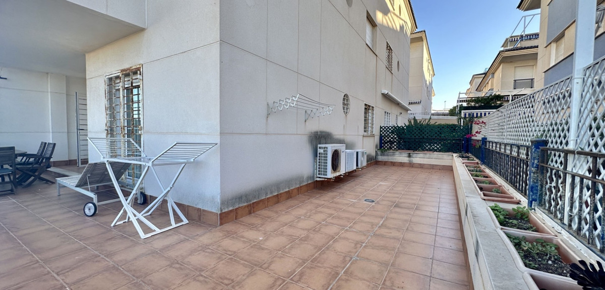 Se vende Apartamento Planta Baja de 2 dormitorios en Costa Blanca, Alicante, España