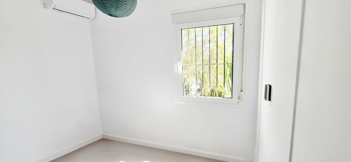 Se vende Villa - Chalet de 3 dormitorios en Costa Del Sol, Málaga, España