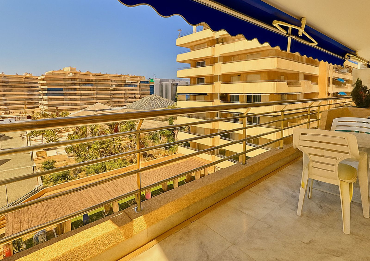 Se vende Apartamento Planta Media de 2 dormitorios en Costa Del Sol, Málaga, España