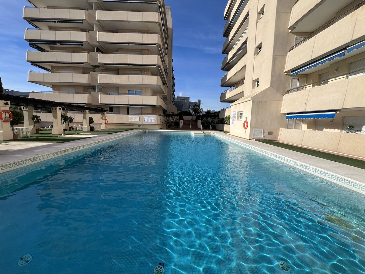 Se vende Apartamento Planta Media de 2 dormitorios en Costa Del Sol, Málaga, España