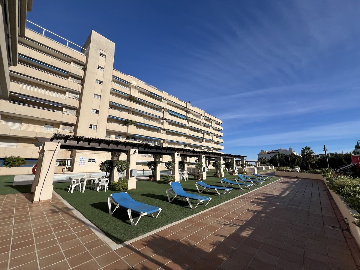 Se vende Apartamento Planta Media de 2 dormitorios en Costa Del Sol, Málaga, España