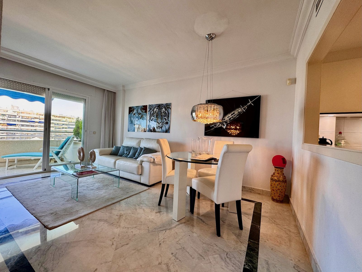Se vende Apartamento Planta Media de 2 dormitorios en Costa Del Sol, Málaga, España