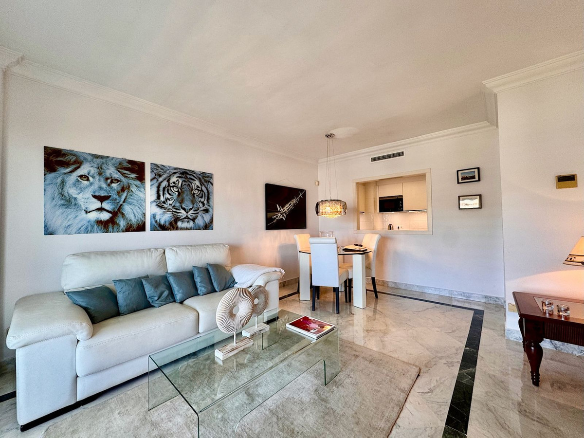 Se vende Apartamento Planta Media de 2 dormitorios en Costa Del Sol, Málaga, España