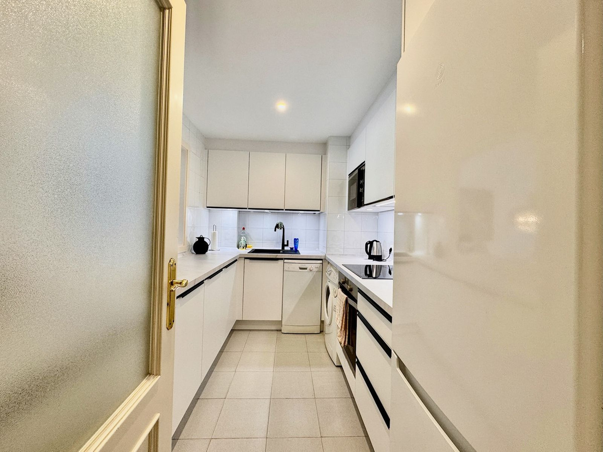 Se vende Apartamento Planta Media de 2 dormitorios en Costa Del Sol, Málaga, España