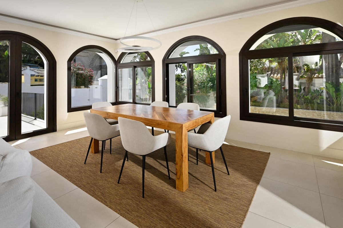 Se vende Villa - Chalet de 6 dormitorios en Costa Del Sol, Málaga, España