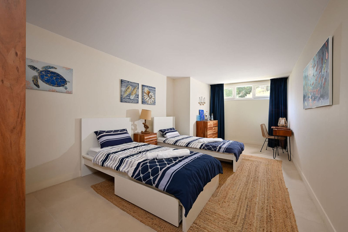 Se vende Villa - Chalet de 6 dormitorios en Costa Del Sol, Málaga, España