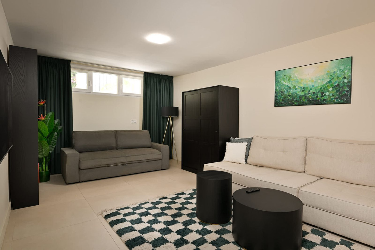 Se vende Villa - Chalet de 6 dormitorios en Costa Del Sol, Málaga, España