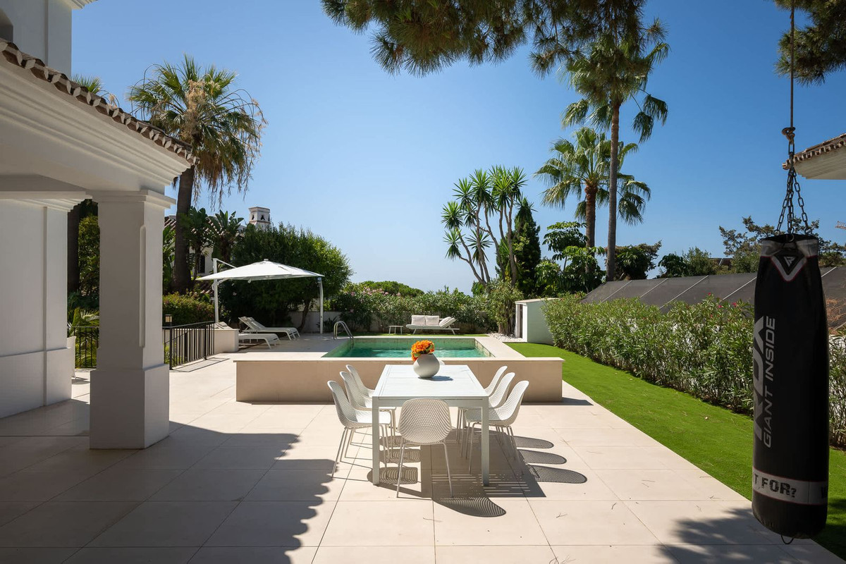 Se vende Villa - Chalet de 6 dormitorios en Costa Del Sol, Málaga, España