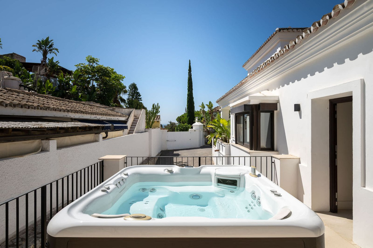 Se vende Villa - Chalet de 6 dormitorios en Costa Del Sol, Málaga, España