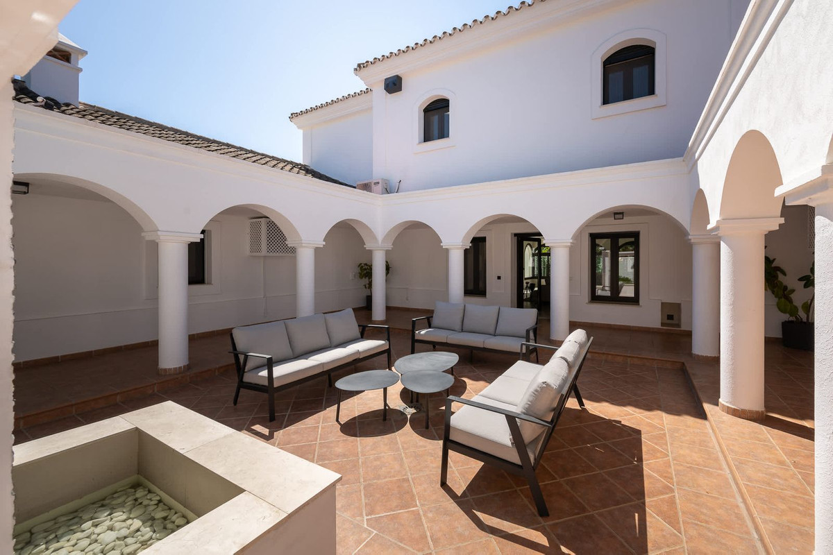 Se vende Villa - Chalet de 6 dormitorios en Costa Del Sol, Málaga, España