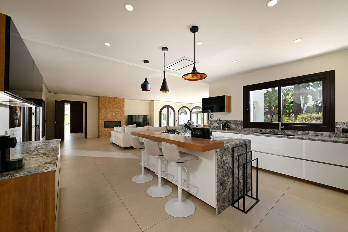 Se vende Villa - Chalet de 6 dormitorios en Costa Del Sol, Málaga, España