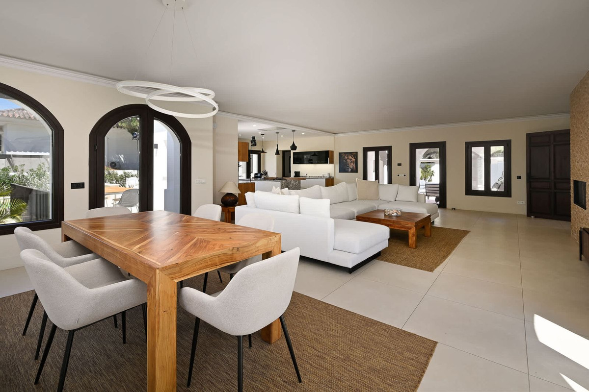 Se vende Villa - Chalet de 6 dormitorios en Costa Del Sol, Málaga, España