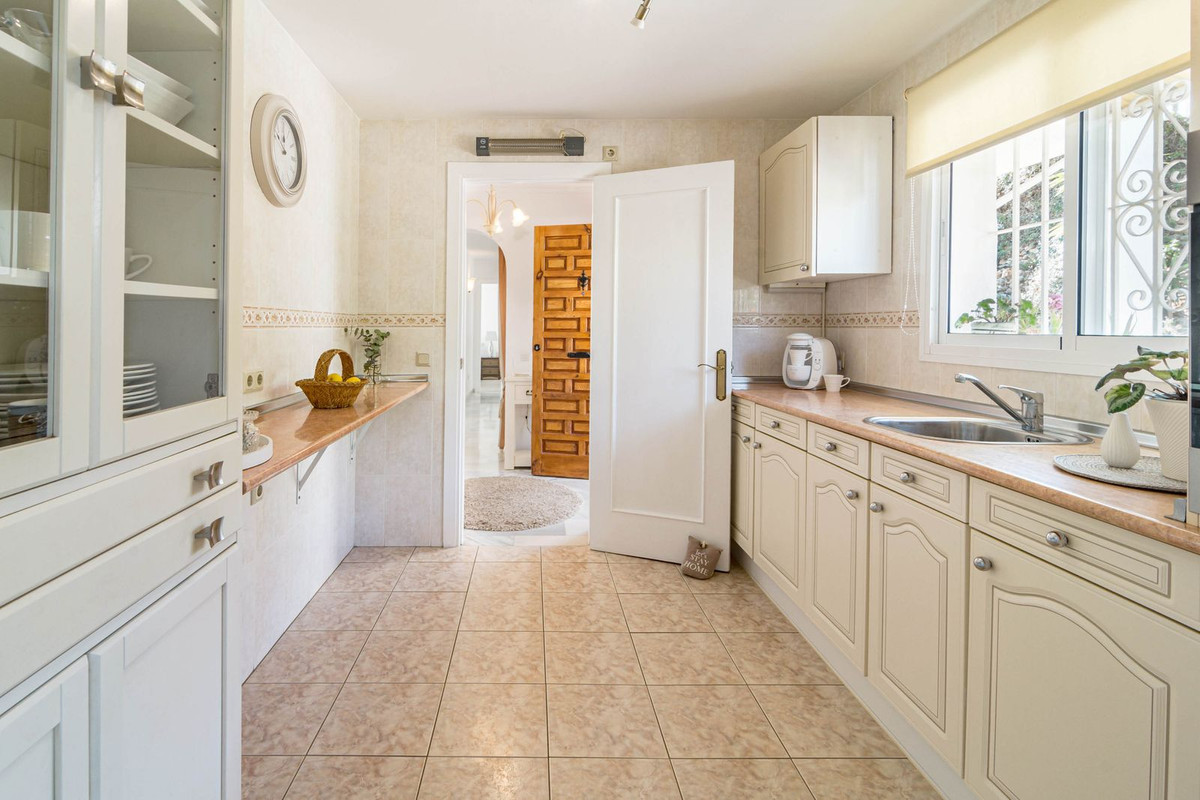3 Bed Townhouse for sale in Calahonda Costa Del Sol, Málaga, Spain