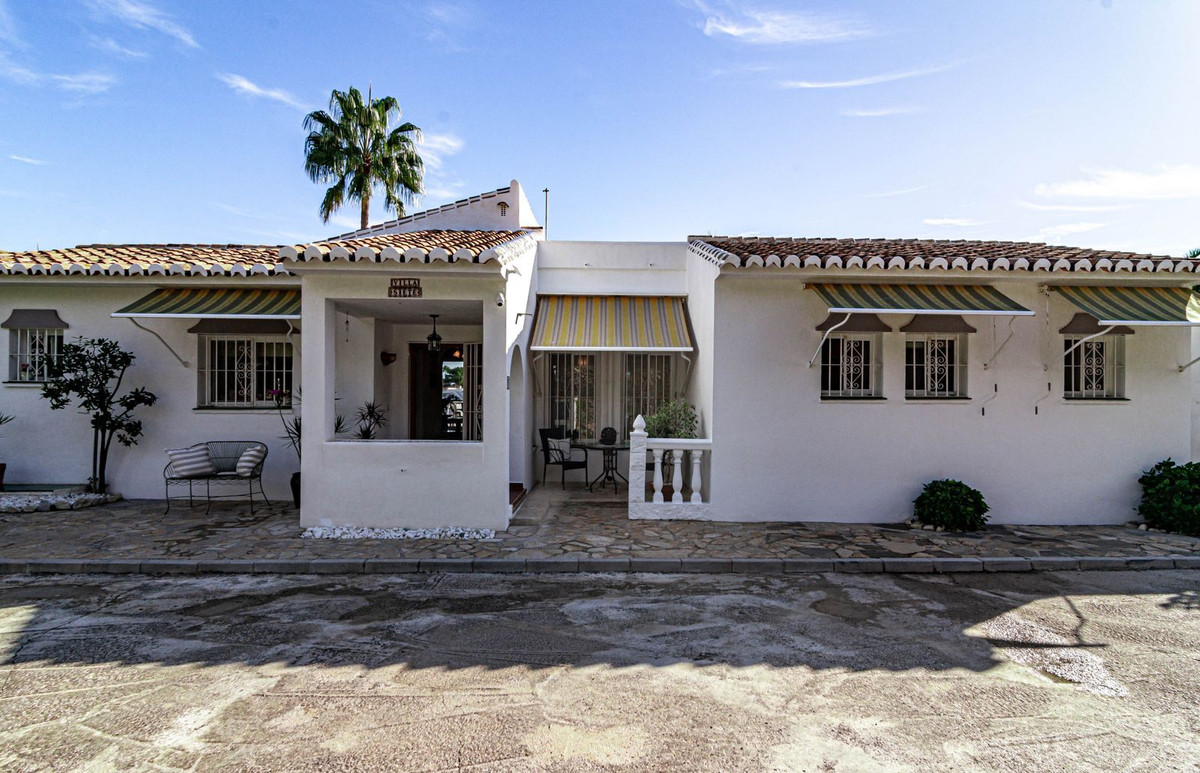 3 Bed Townhouse for sale in Calahonda Costa Del Sol, Málaga, Spain