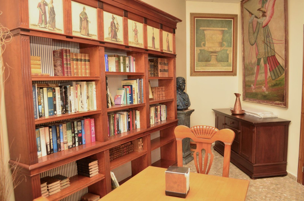 Se vende Hostal de 22 dormitorios en Costa Del Sol, Cadiz, España