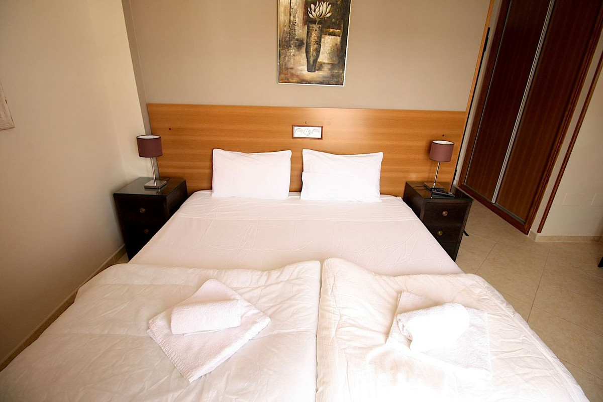 Se vende Hostal de 22 dormitorios en Costa Del Sol, Cadiz, España