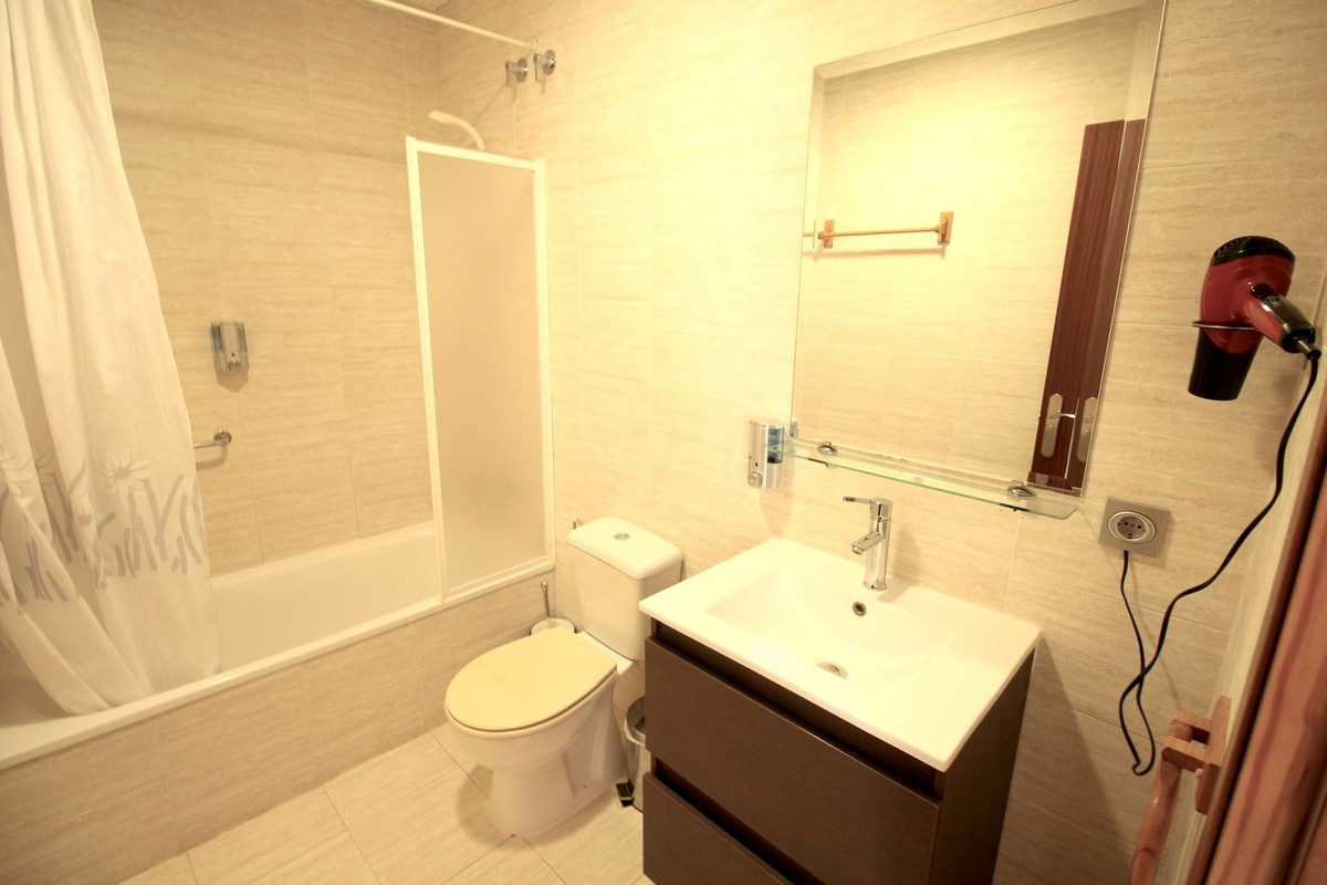 Se vende Hostal de 22 dormitorios en Costa Del Sol, Cadiz, España