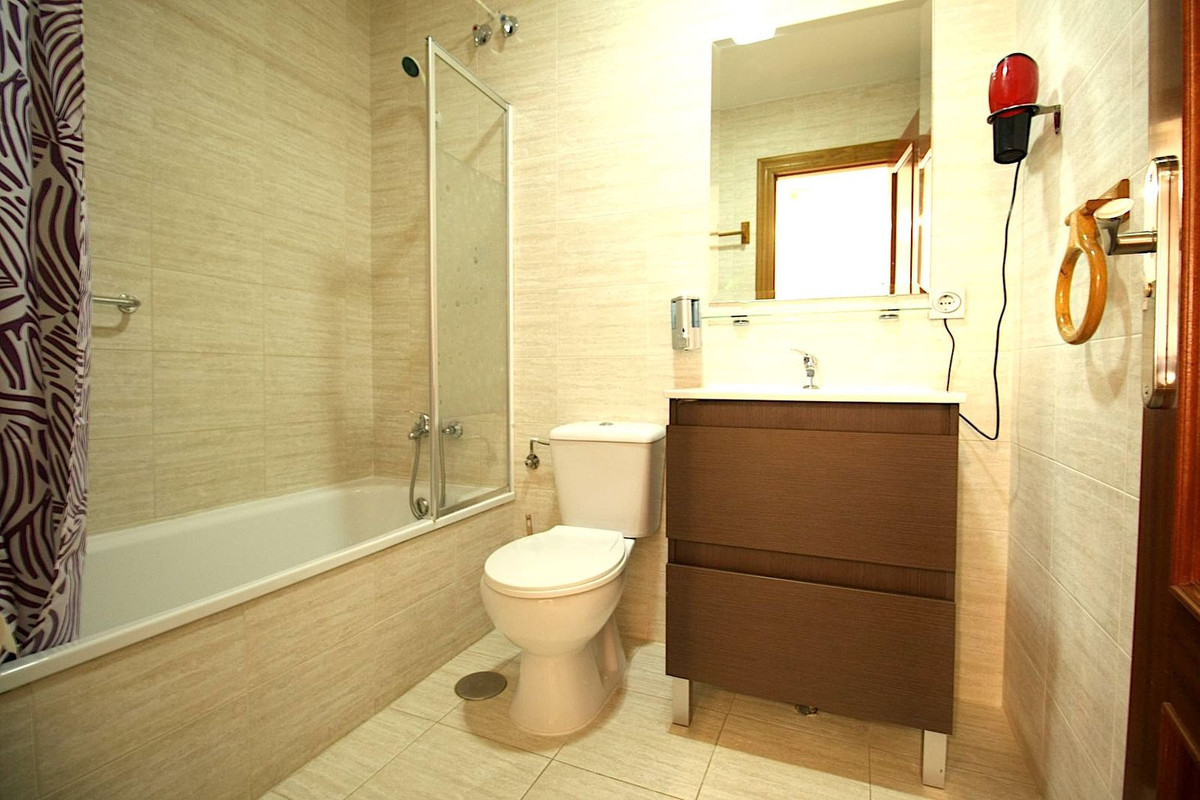 Se vende Hostal de 22 dormitorios en Costa Del Sol, Cadiz, España