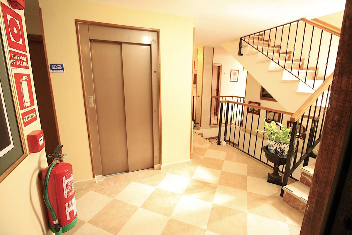 Se vende Hostal de 22 dormitorios en Costa Del Sol, Cadiz, España