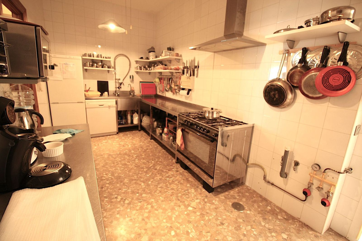 Se vende Hostal de 22 dormitorios en Costa Del Sol, Cadiz, España