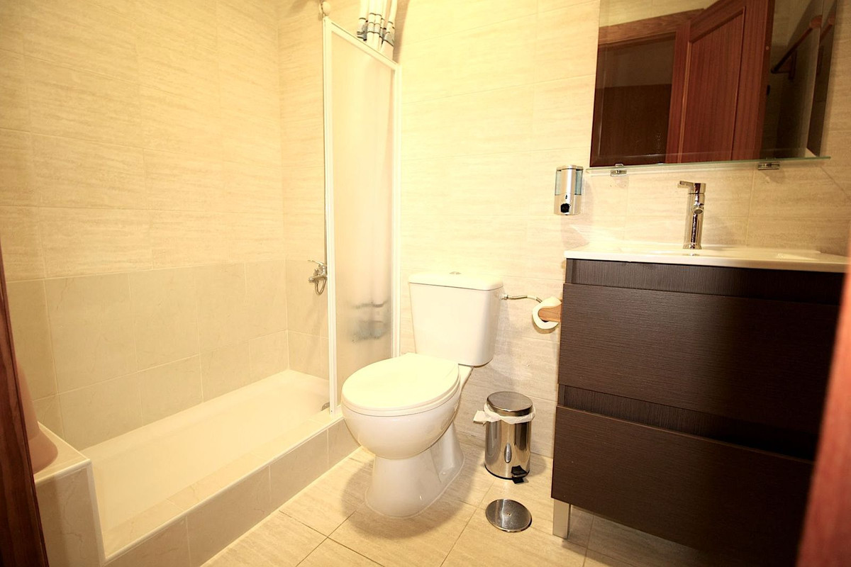 Se vende Hostal de 22 dormitorios en Costa Del Sol, Cadiz, España
