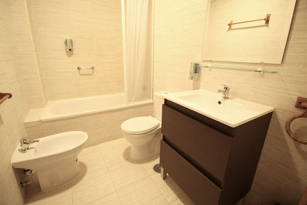 Se vende Hostal de 22 dormitorios en Costa Del Sol, Cadiz, España