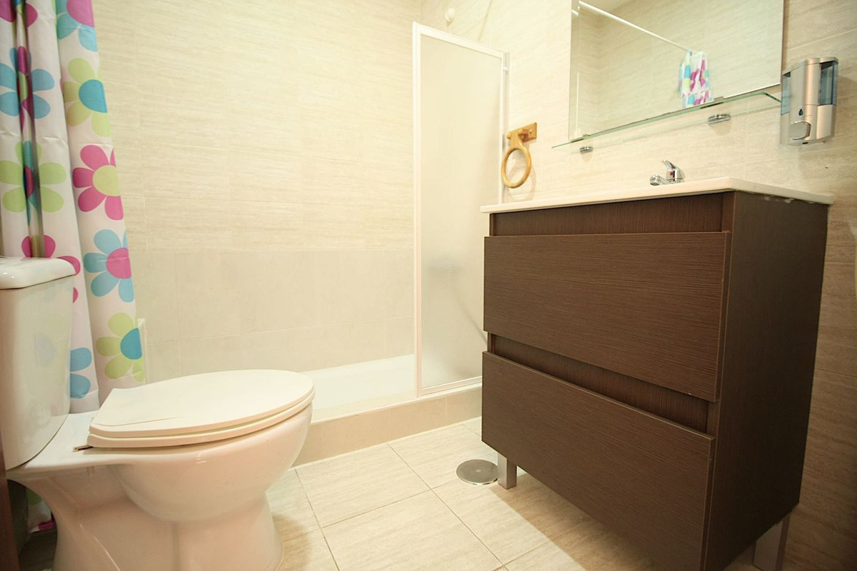 Se vende Hostal de 22 dormitorios en Costa Del Sol, Cadiz, España
