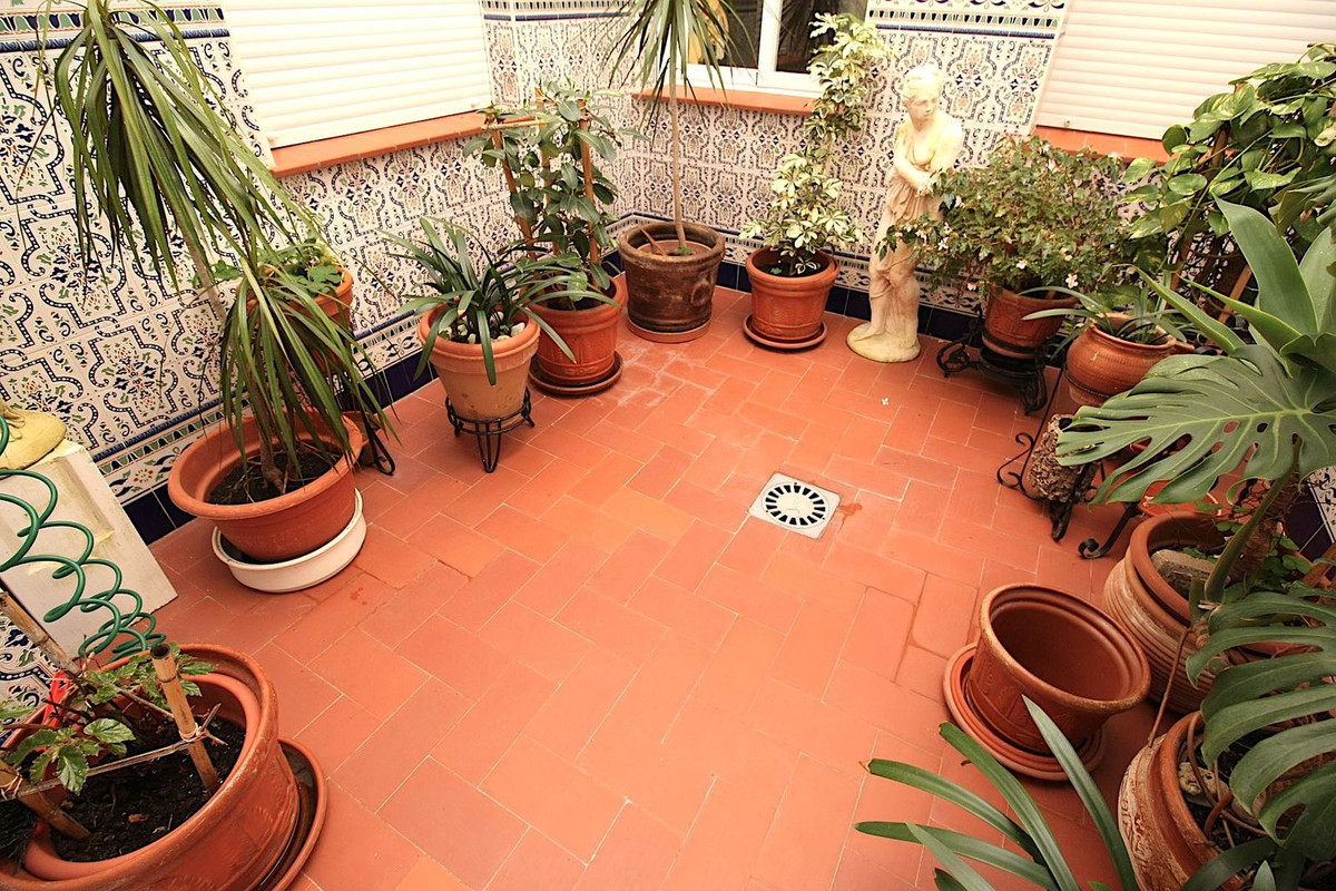 Se vende Hostal de 22 dormitorios en Costa Del Sol, Cadiz, España