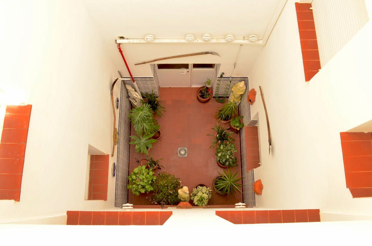 Se vende Hostal de 22 dormitorios en Costa Del Sol, Cadiz, España