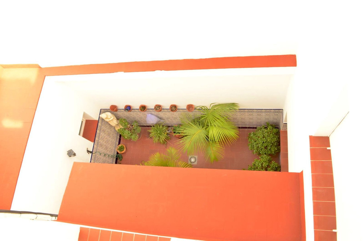Se vende Hostal de 22 dormitorios en Costa Del Sol, Cadiz, España