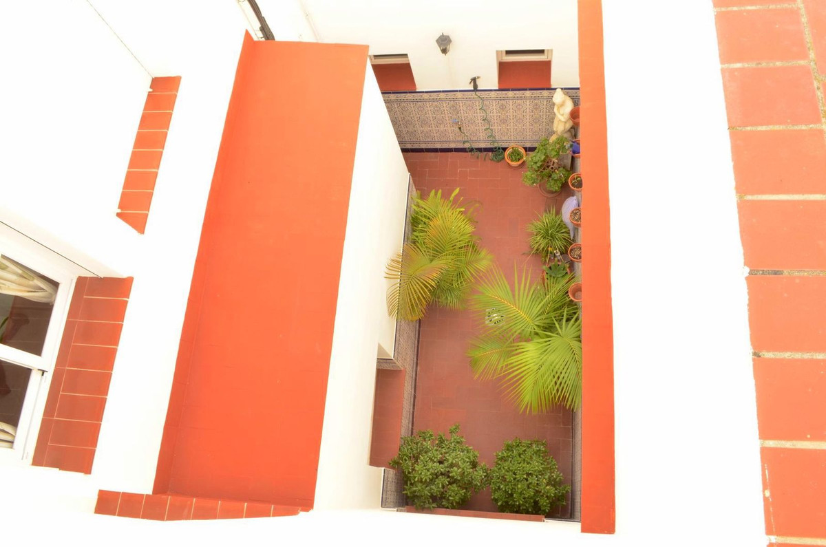 Se vende Hostal de 22 dormitorios en Costa Del Sol, Cadiz, España