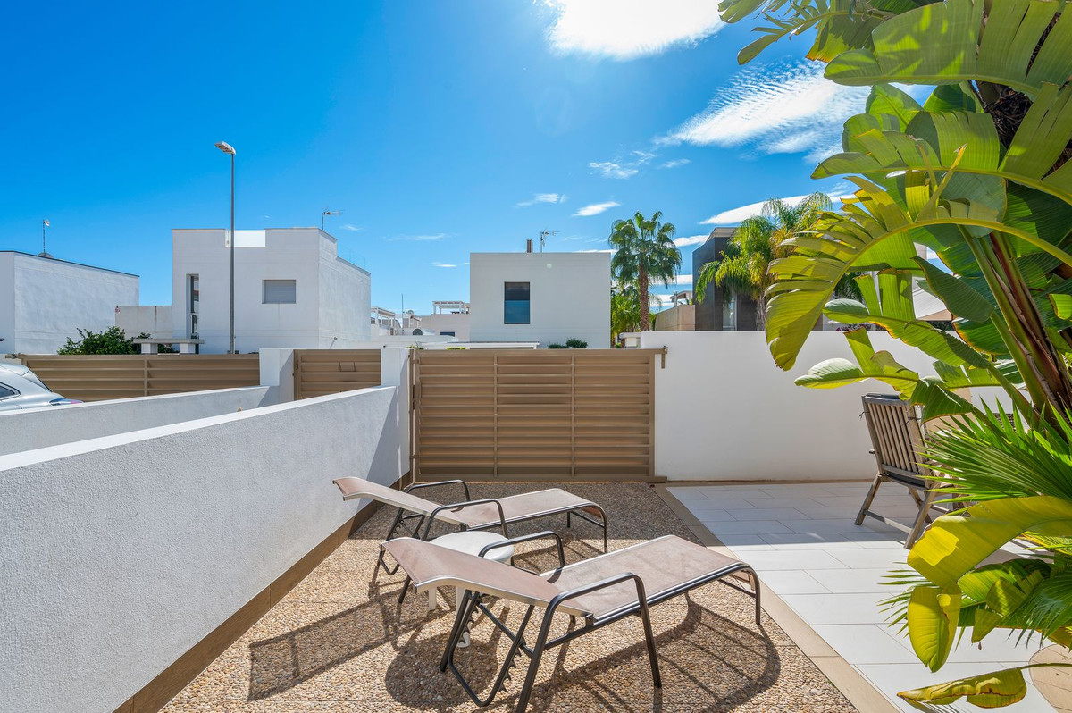 Se vende Apartamento Planta Baja de 2 dormitorios en Costa Blanca, Alicante, España