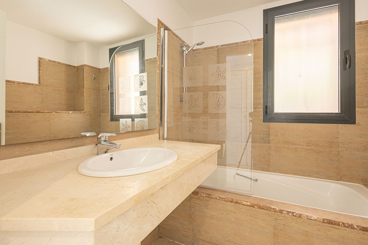 2 Bed Apartment for sale in Calahonda Costa Del Sol, Málaga, Spain