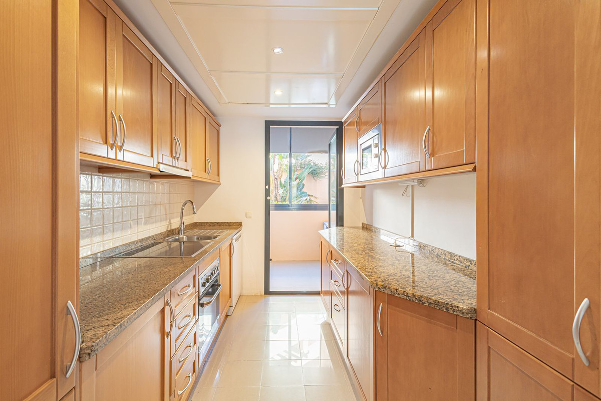 2 Bed Apartment for sale in Calahonda Costa Del Sol, Málaga, Spain