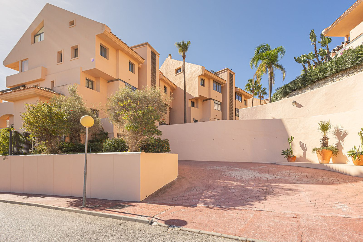 2 Bed Apartment for sale in Calahonda Costa Del Sol, Málaga, Spain