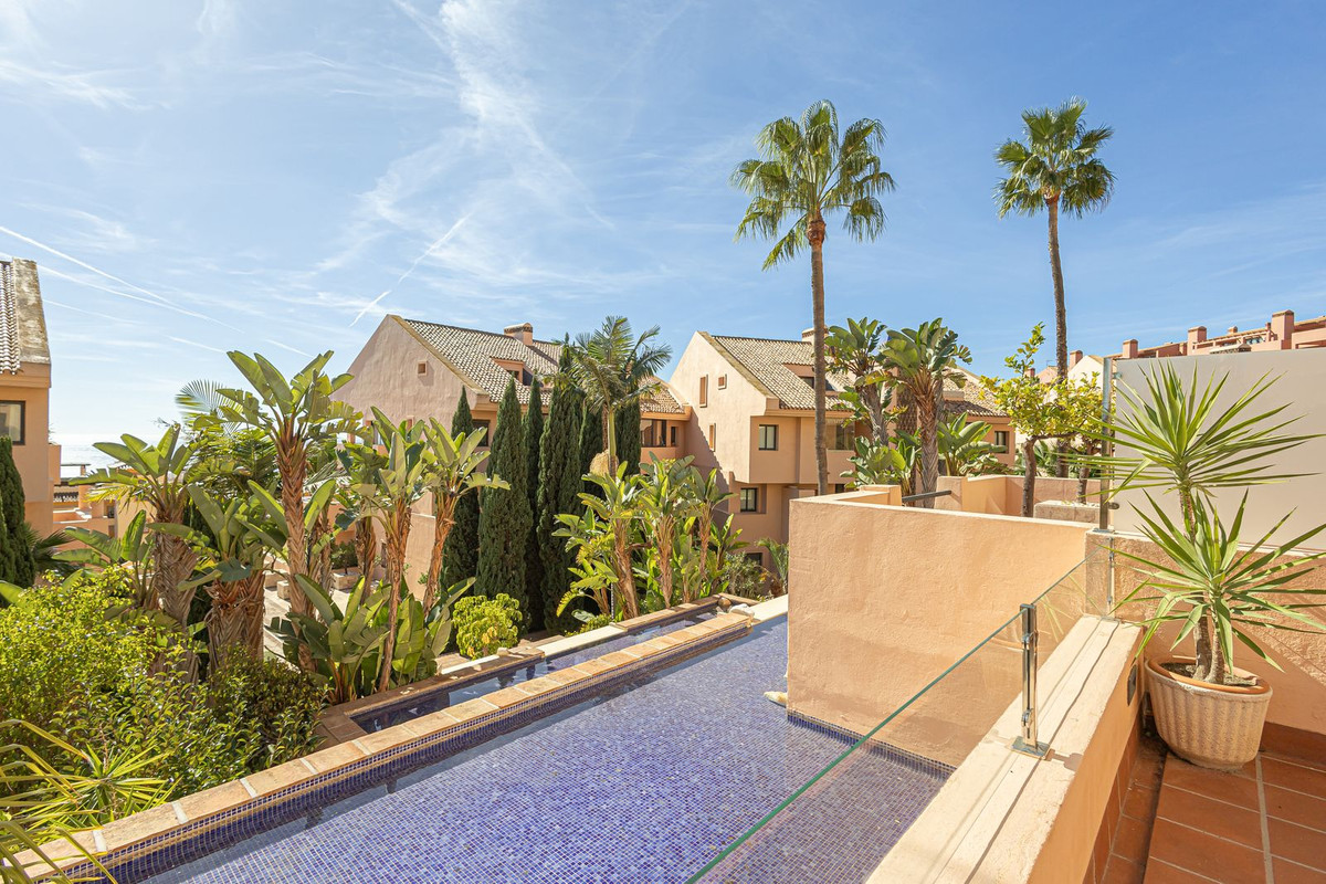 2 Bed Apartment for sale in Calahonda Costa Del Sol, Málaga, Spain