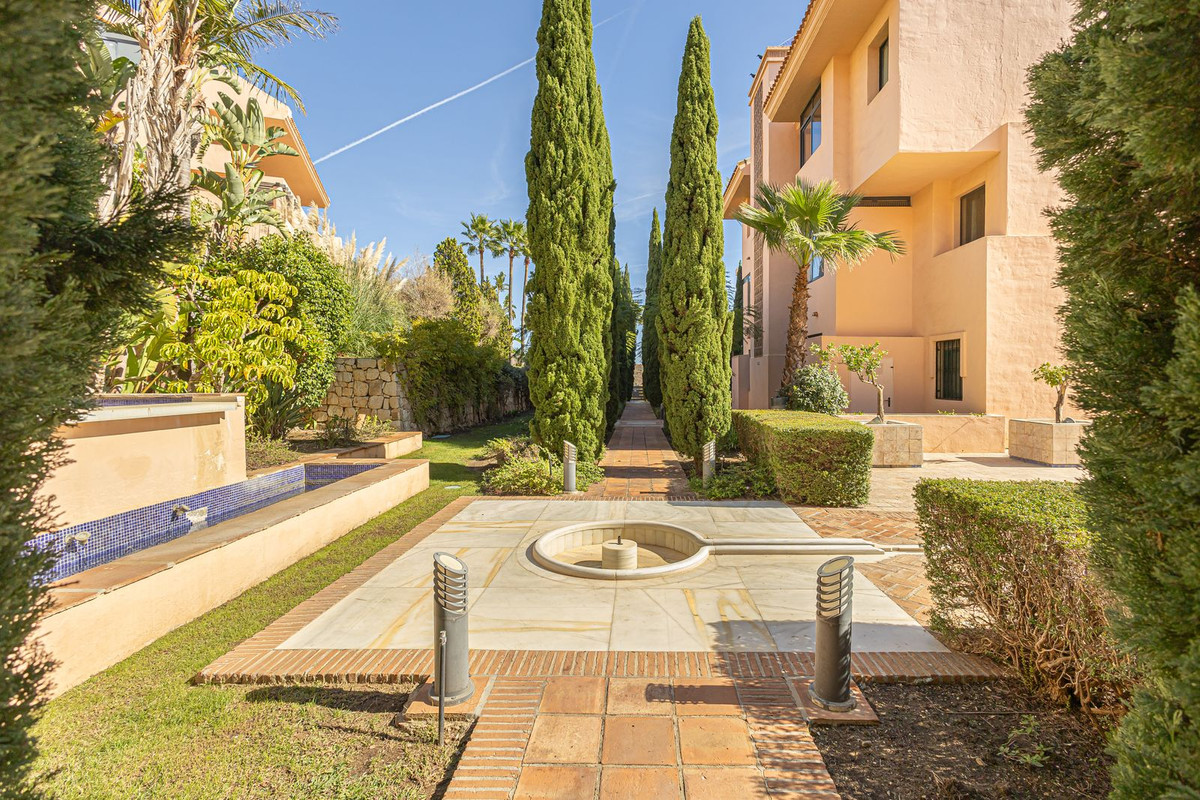 2 Bed Apartment for sale in Calahonda Costa Del Sol, Málaga, Spain